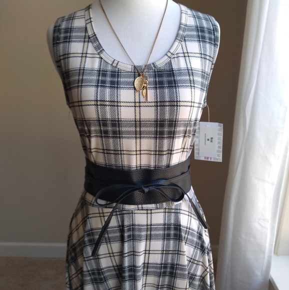 LuLaRoe Dresses & Skirts - Lularoe Nikki 👗- med black white yellow plaid